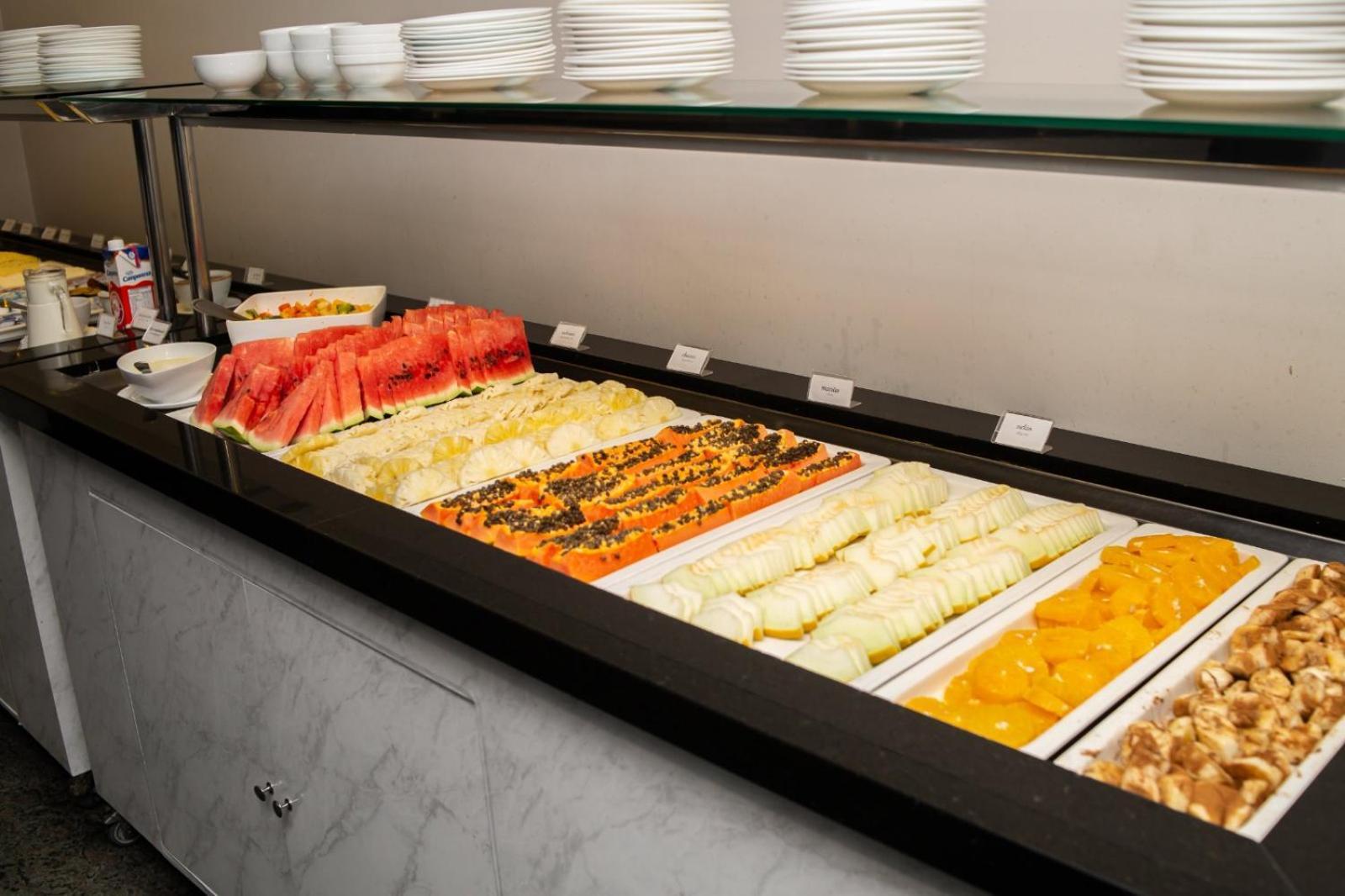 Ouro Minas Hotel Belo Horizonte, Dolce By Wyndham Ngoại thất bức ảnh A fruit salad buffet